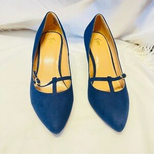Women’s size 9.5 navy blue Fioni high heeled shoes